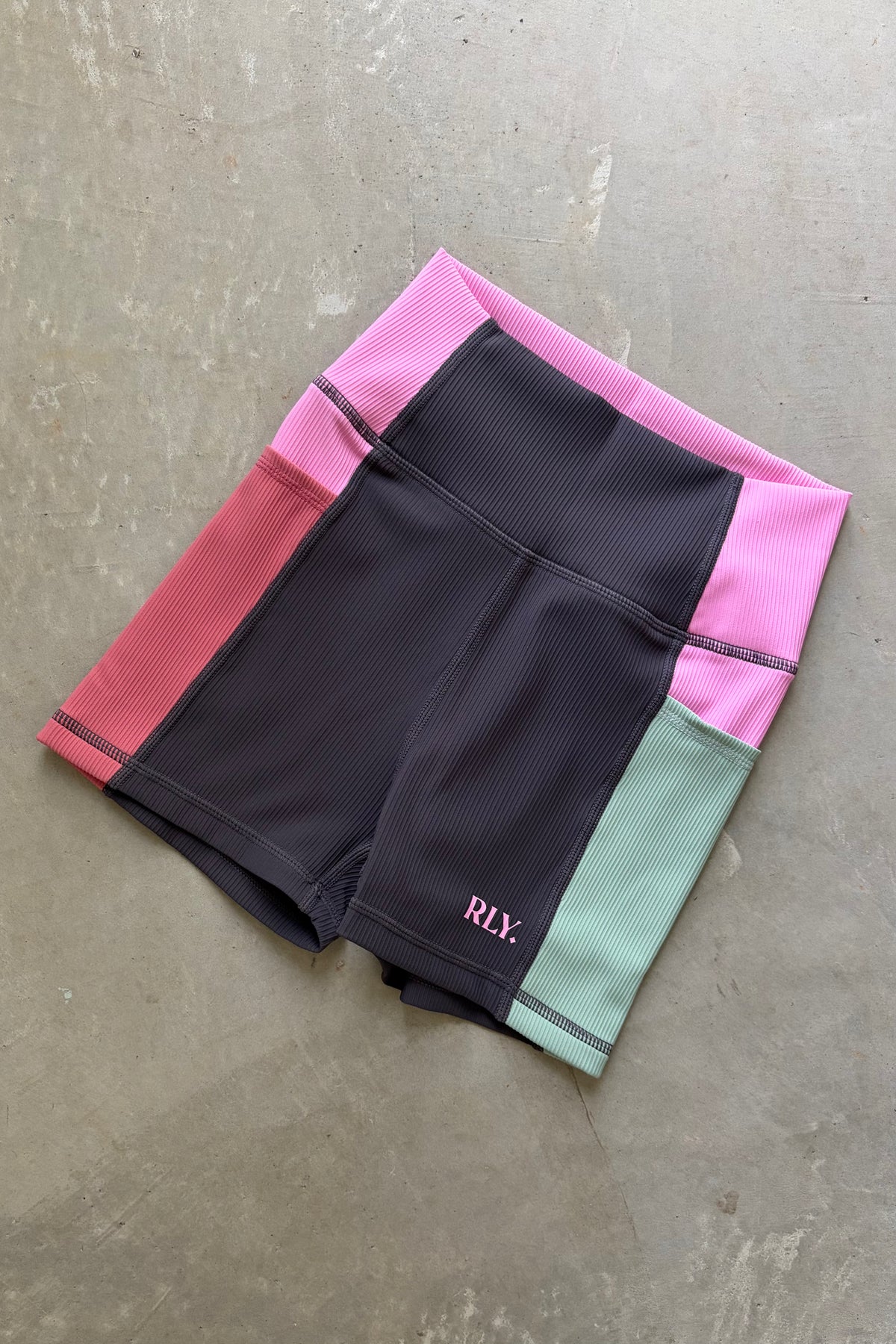 Madison Pocket Shorts (smoked violet colorblock)