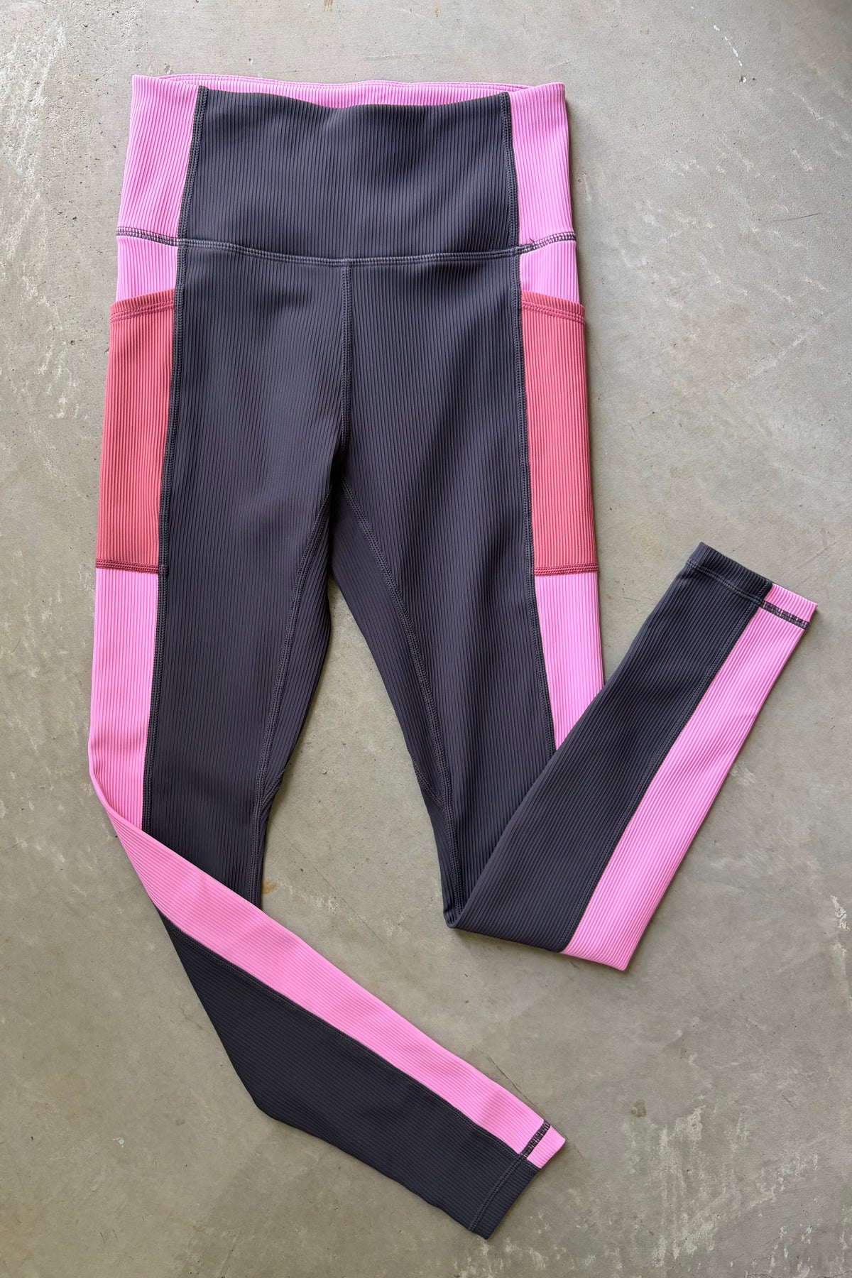 Kayla Pocket Leggings (smoked violet colorblock)