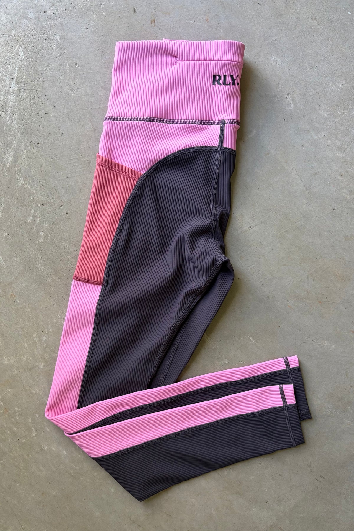 Kayla Pocket Leggings (smoked violet colorblock)